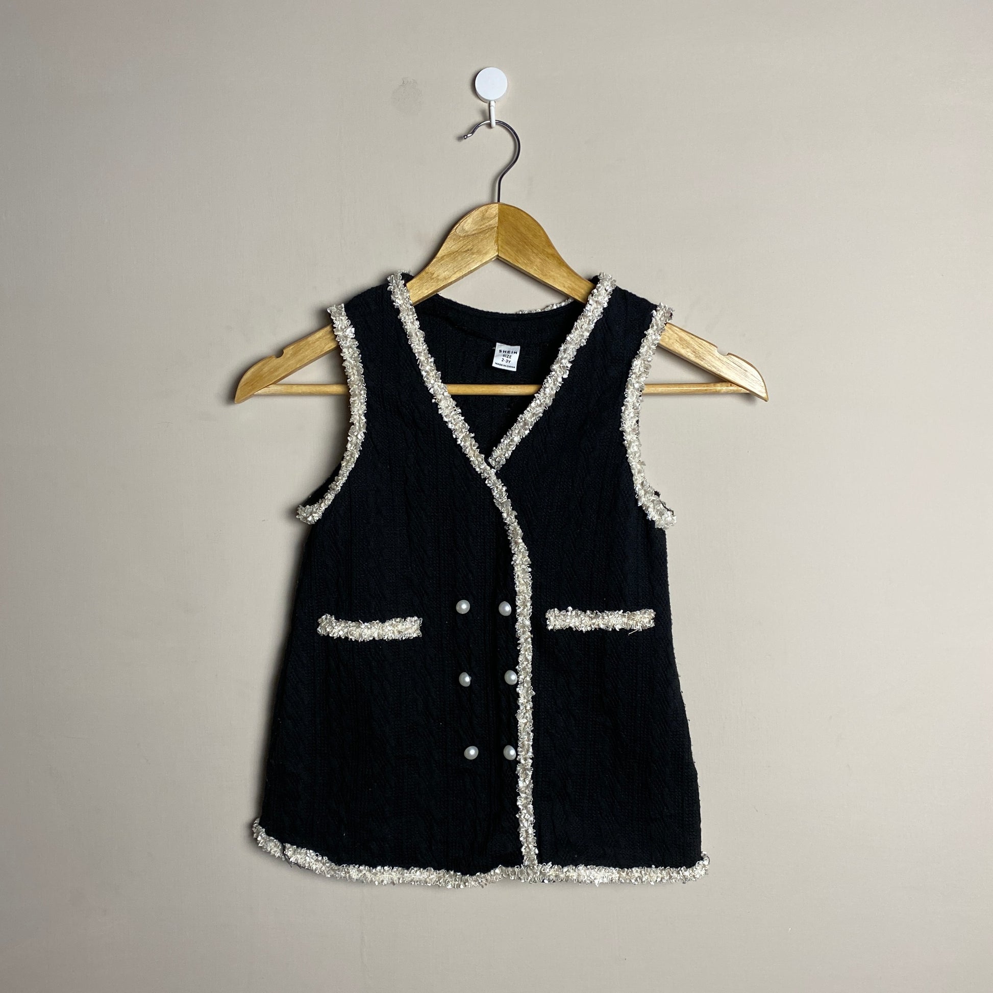 black-embellished-sleeveless-vest-132