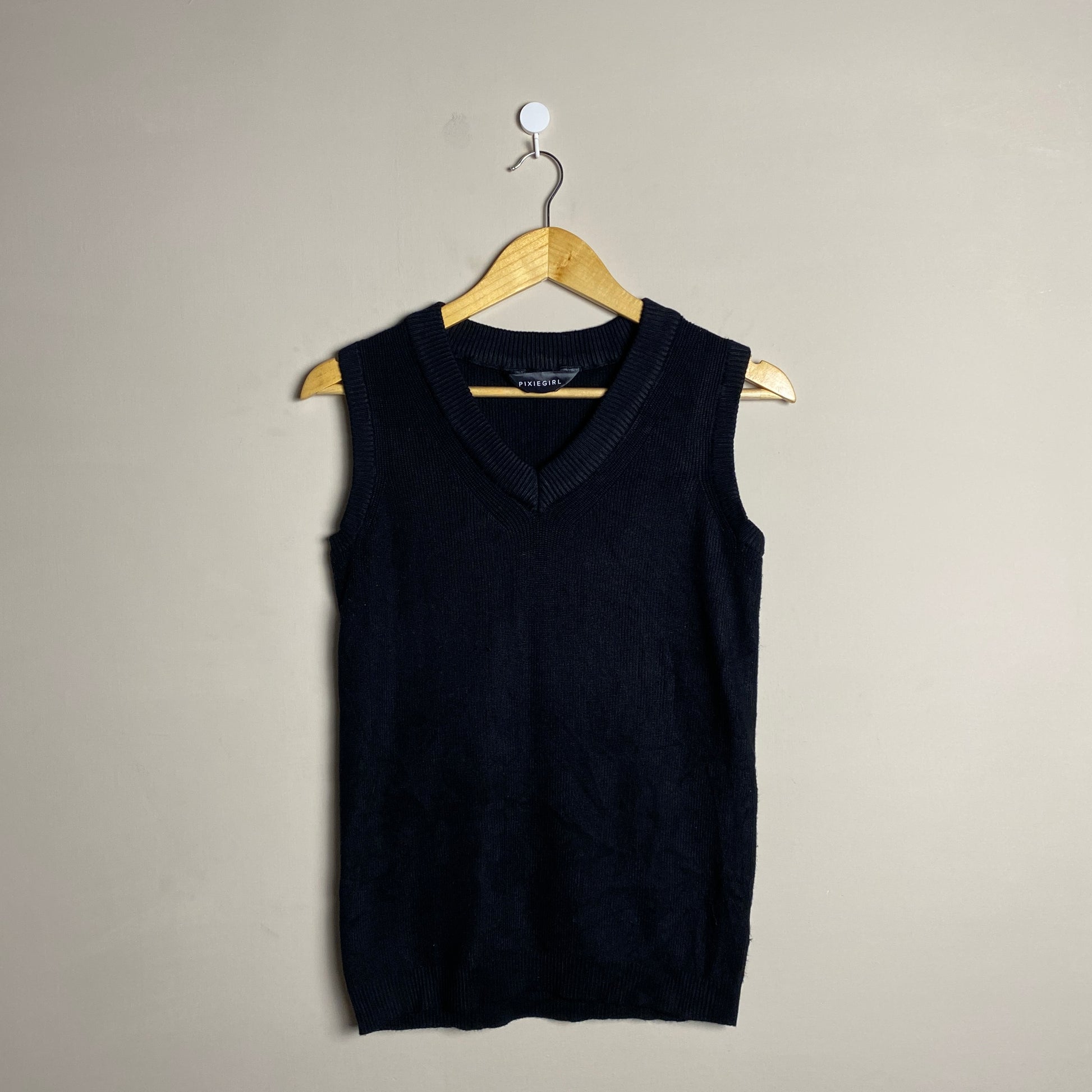 black-basic-sleeveless-sweater-142