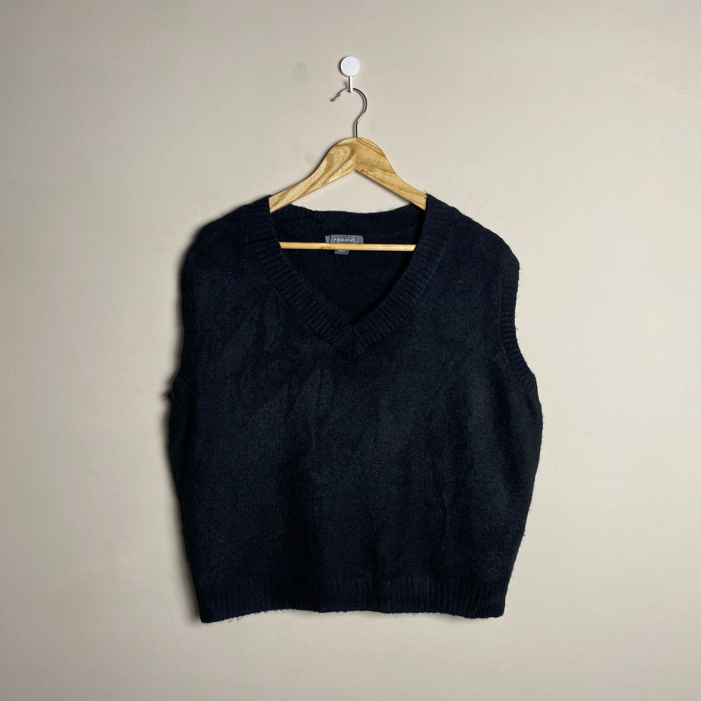 black-sleeveless-knit-sweater-121