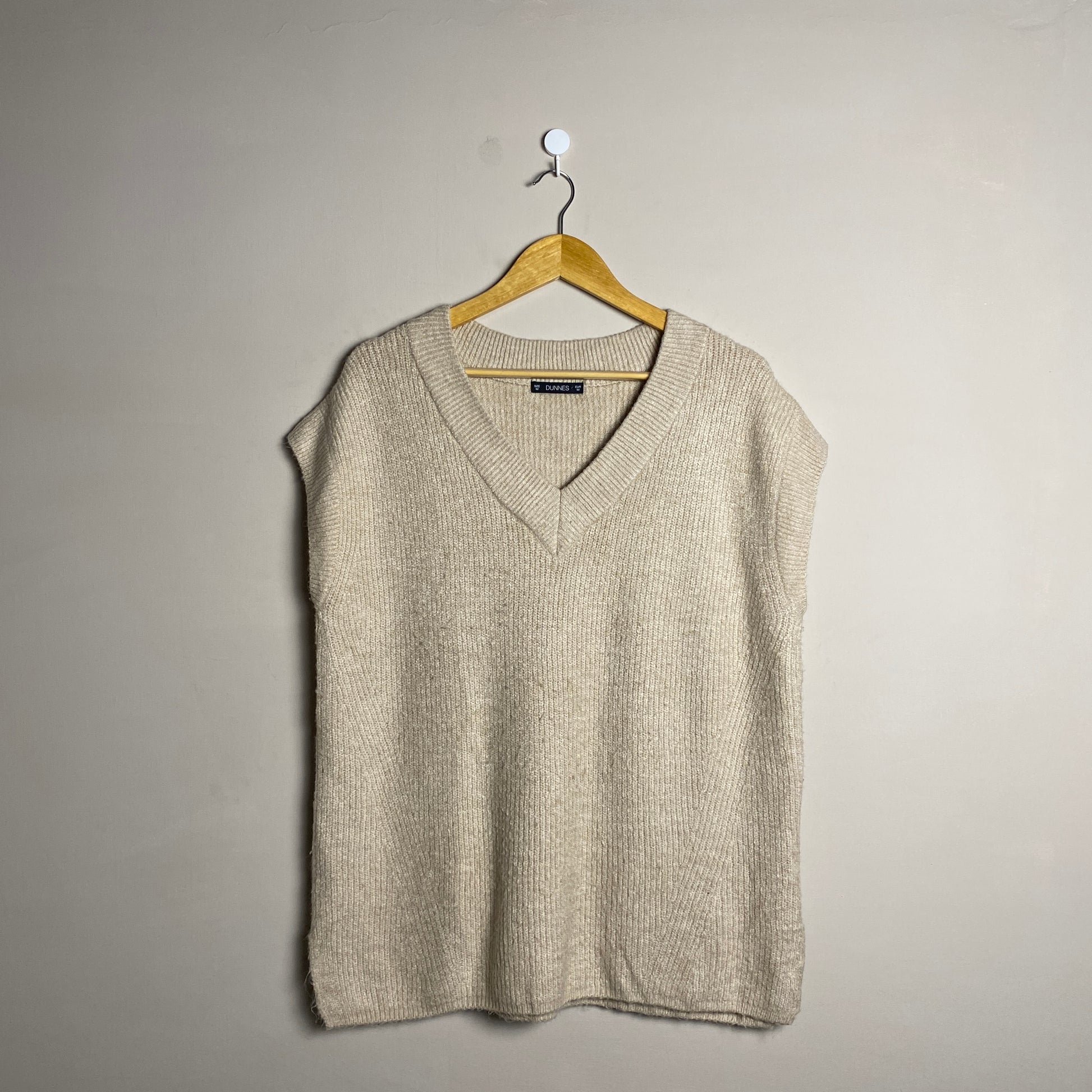 cream-oversized-sleeveless-sweater-136