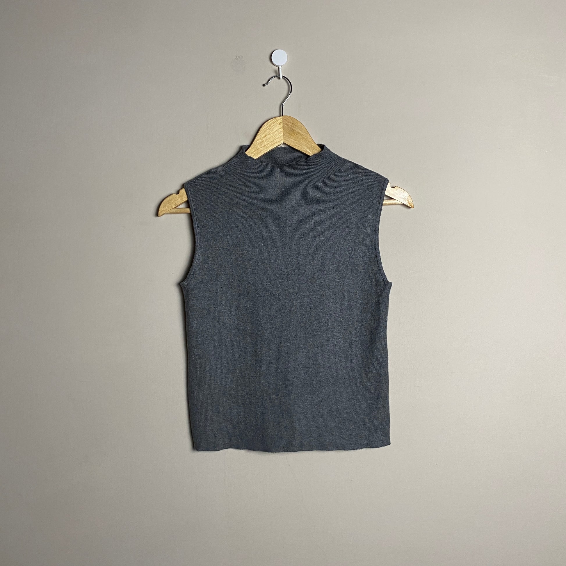 sleeveless-highneck-top-120