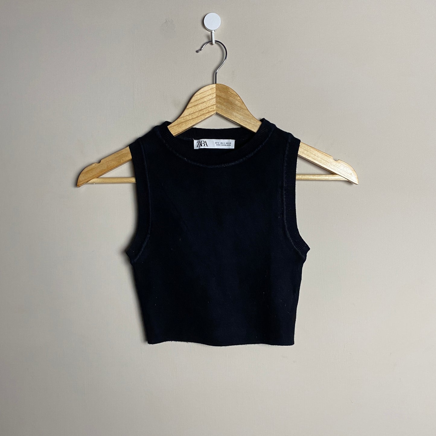 black-cropped-sleeveless-top-100