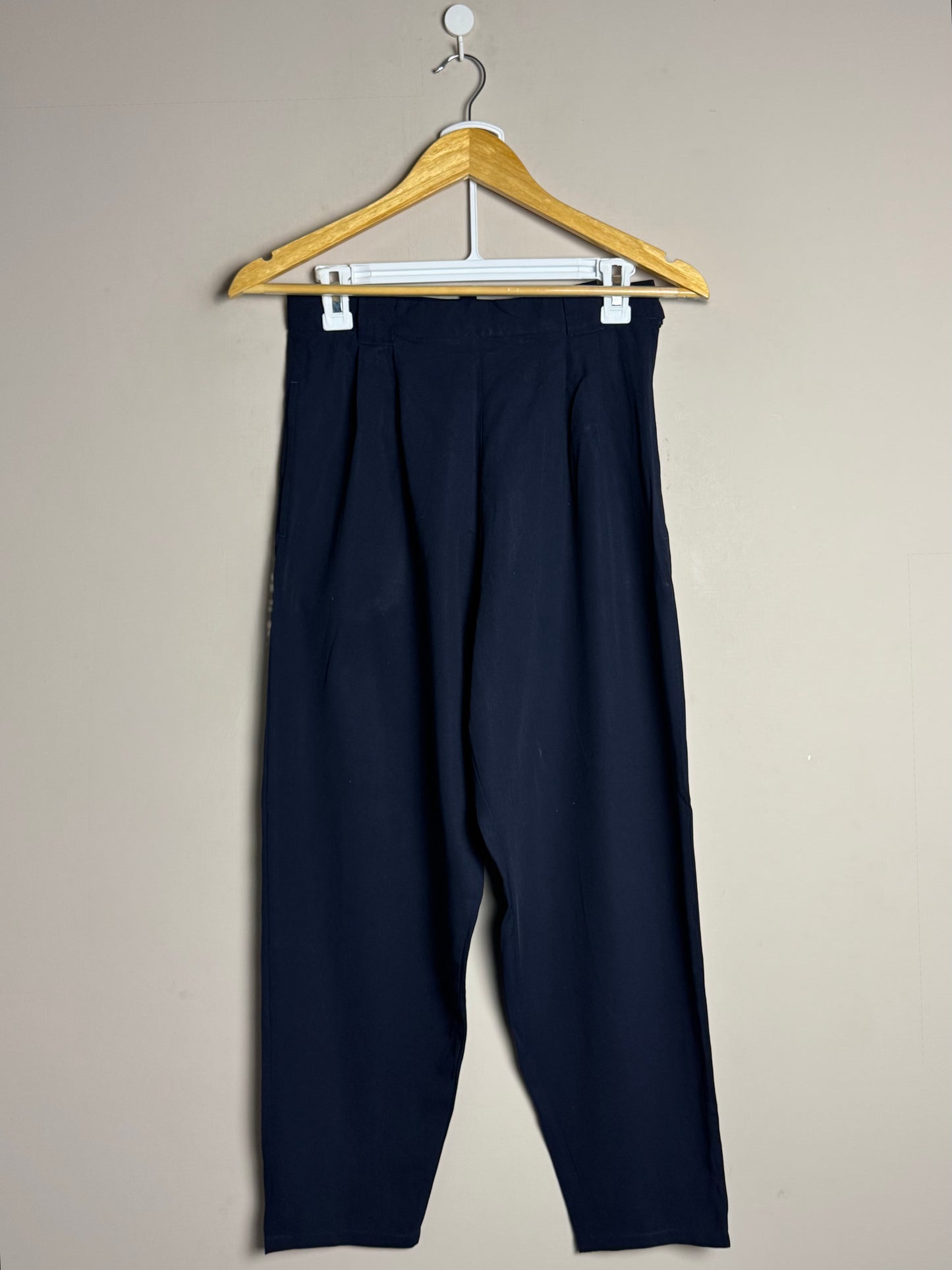 small-navy-pleated-tapered-pants-l37-w28-114