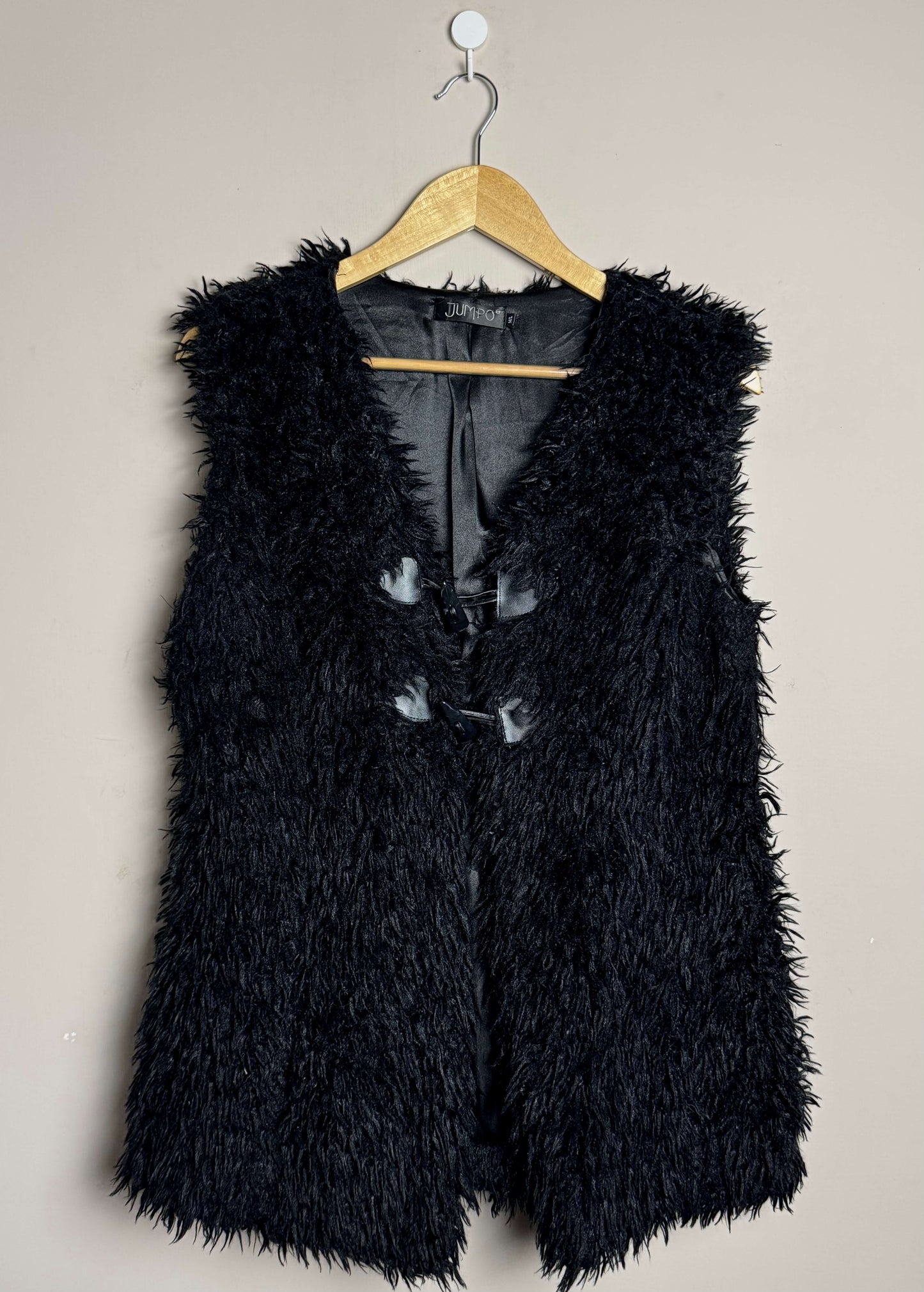  black-fur-vest-11