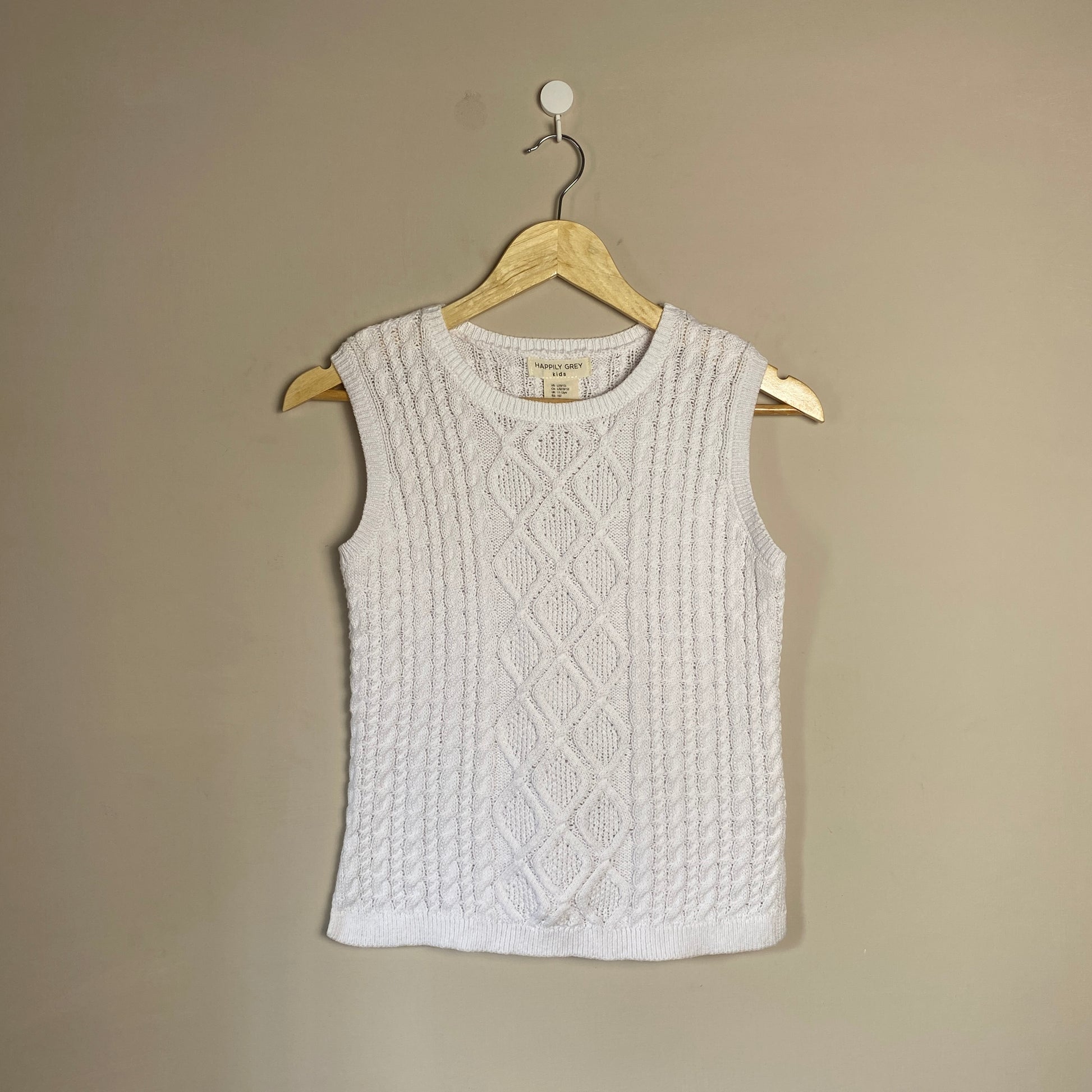 white-cableknit-sleeveless-sweater-145