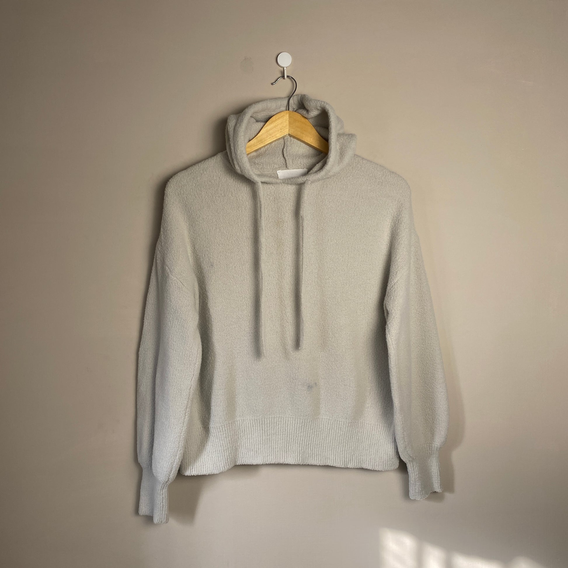 light-grey-cozy-hooded-sweater-070