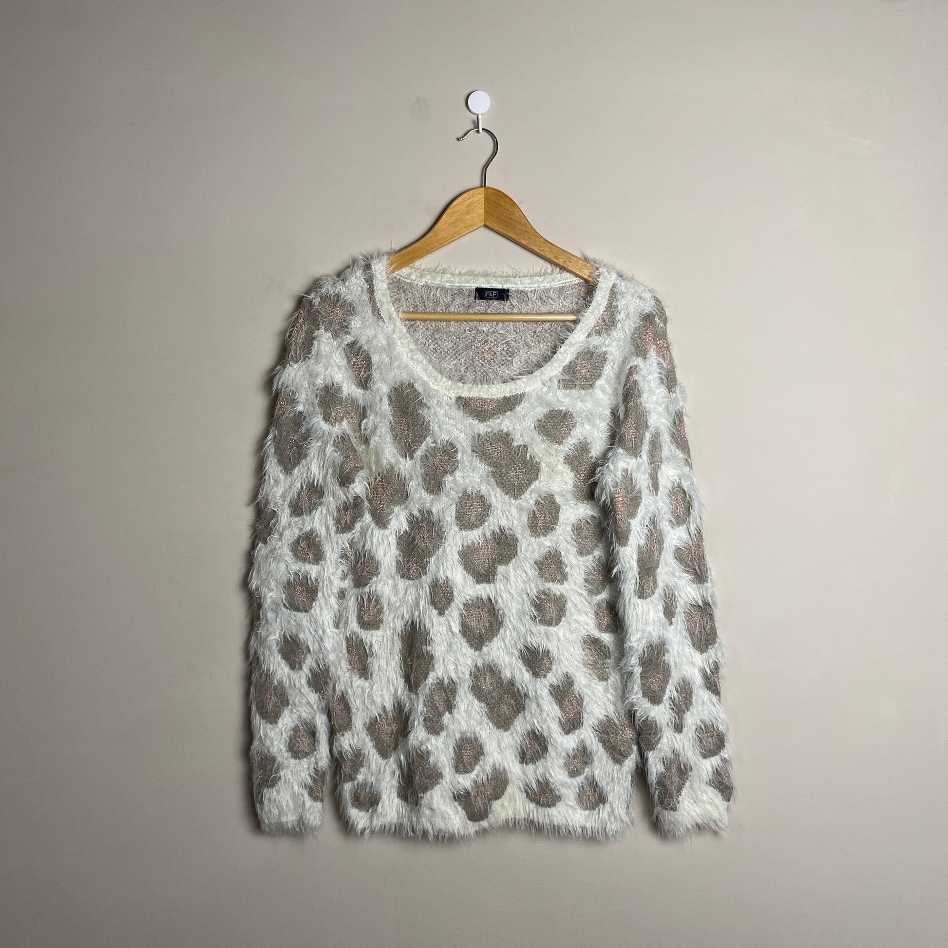 white-leopard-furry-sweater-063