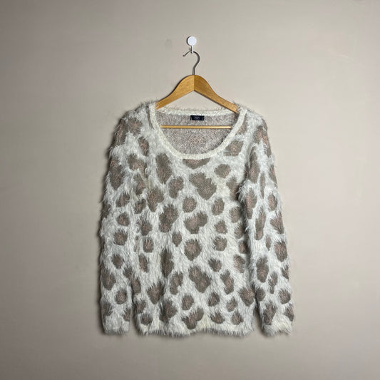 white-leopard-furry-sweater-063