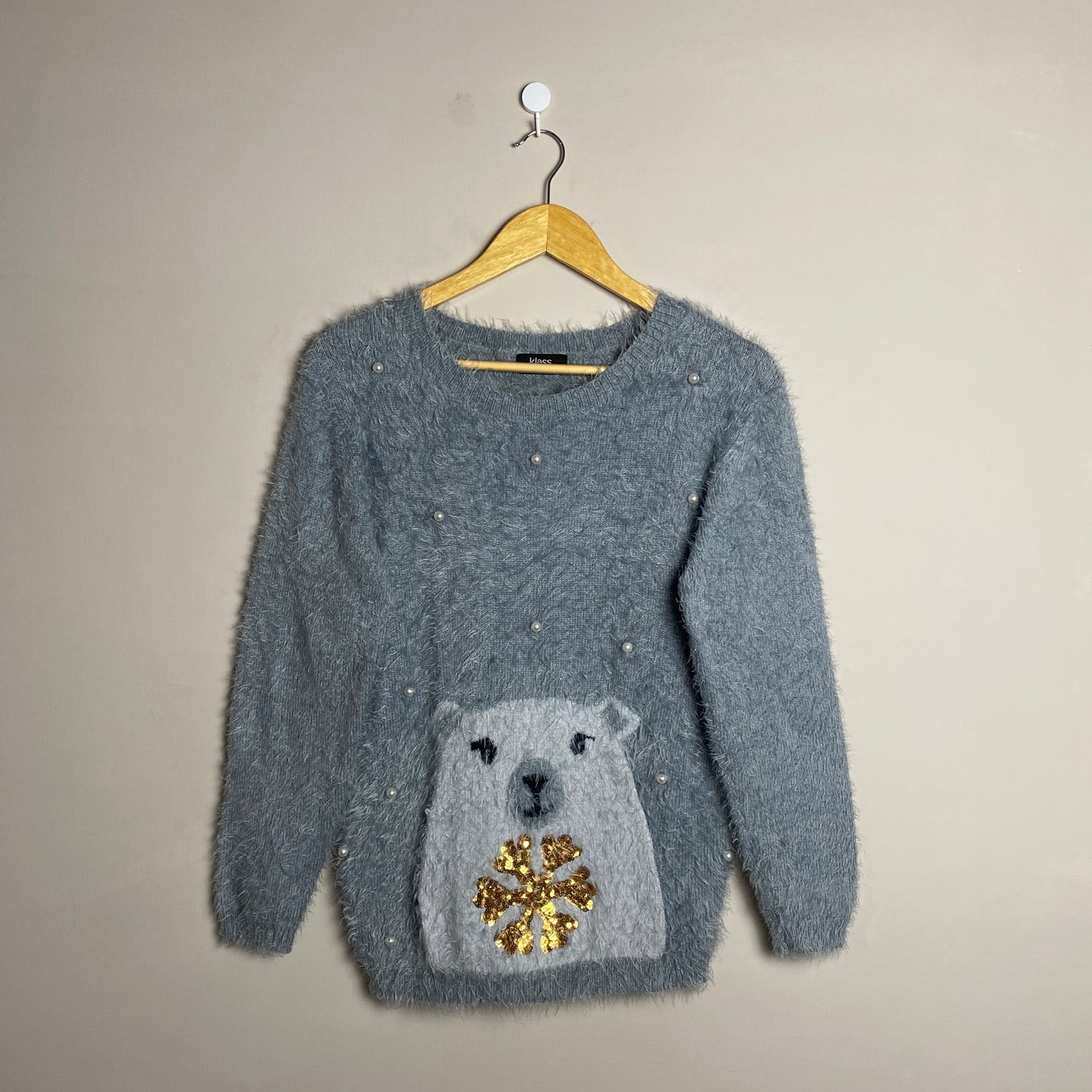 grey-polar-bear-embellished-sweater-064