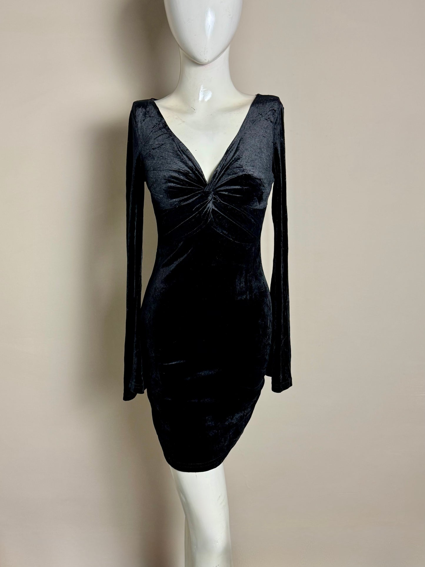 black-velvet-deep-v-bodycon-dress-193
