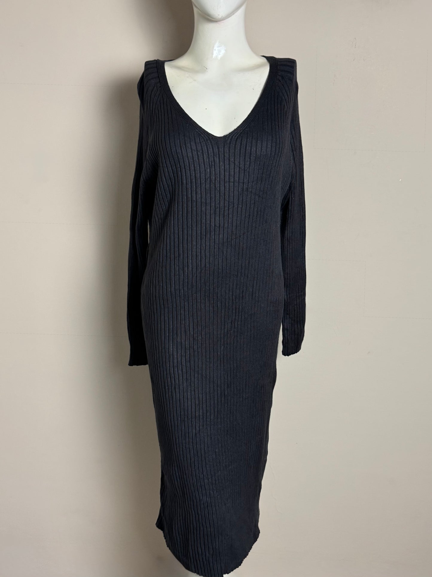 Black Long Sleeve V-Neck Knit Dress