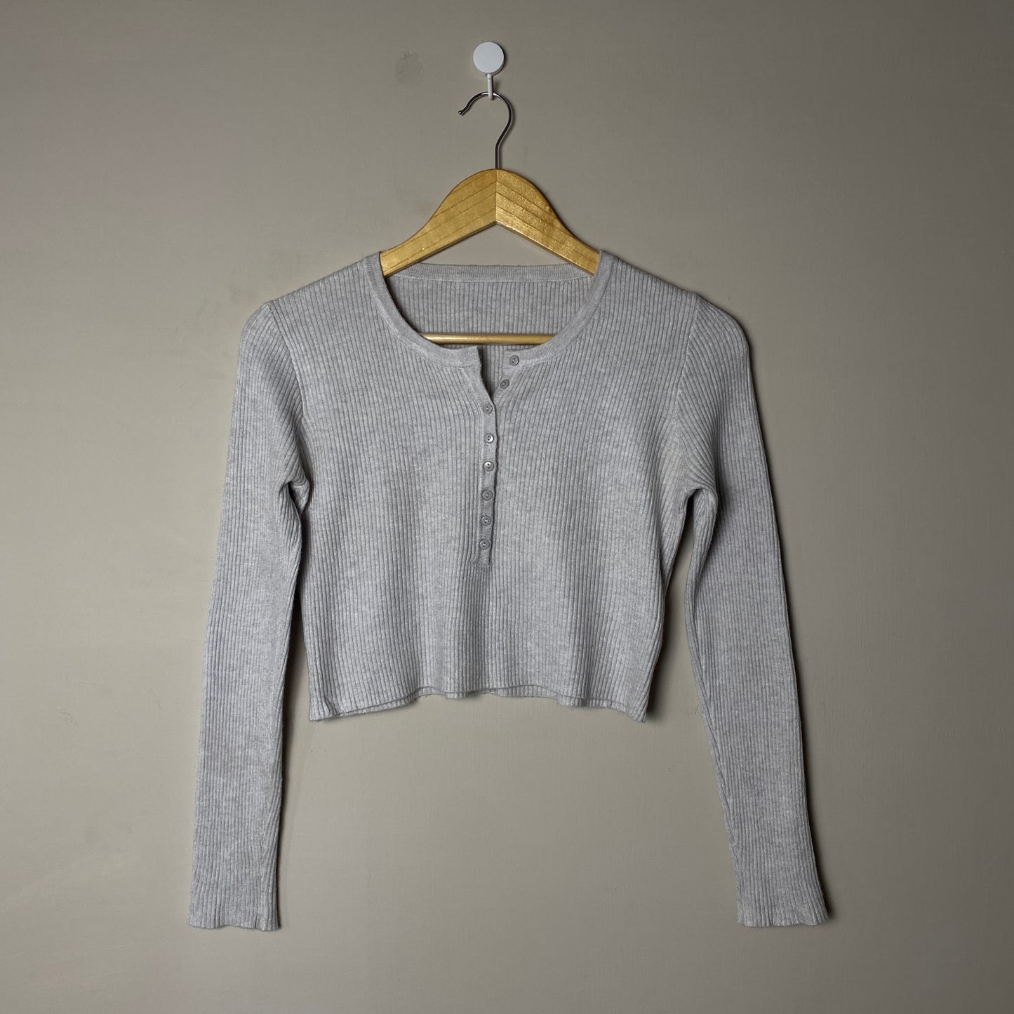 gray-ribbed-henley-top-202