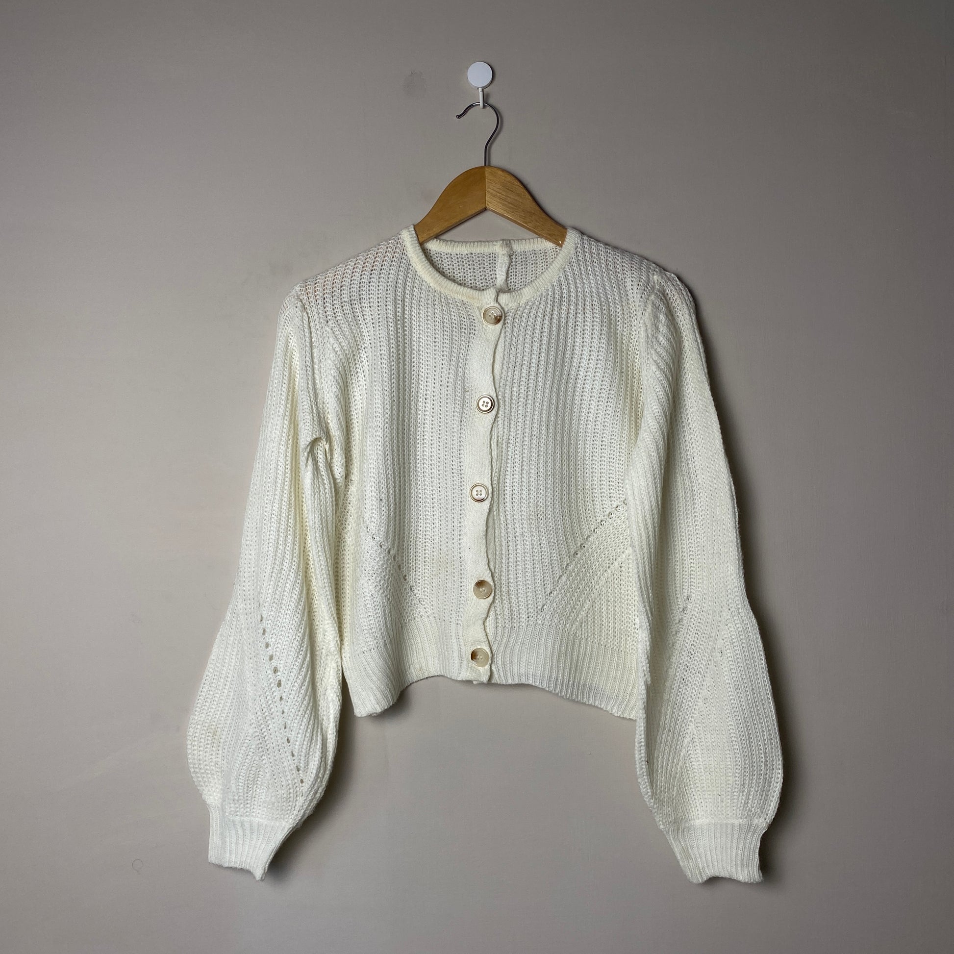 white-balloon-sleeve-cardigan-206