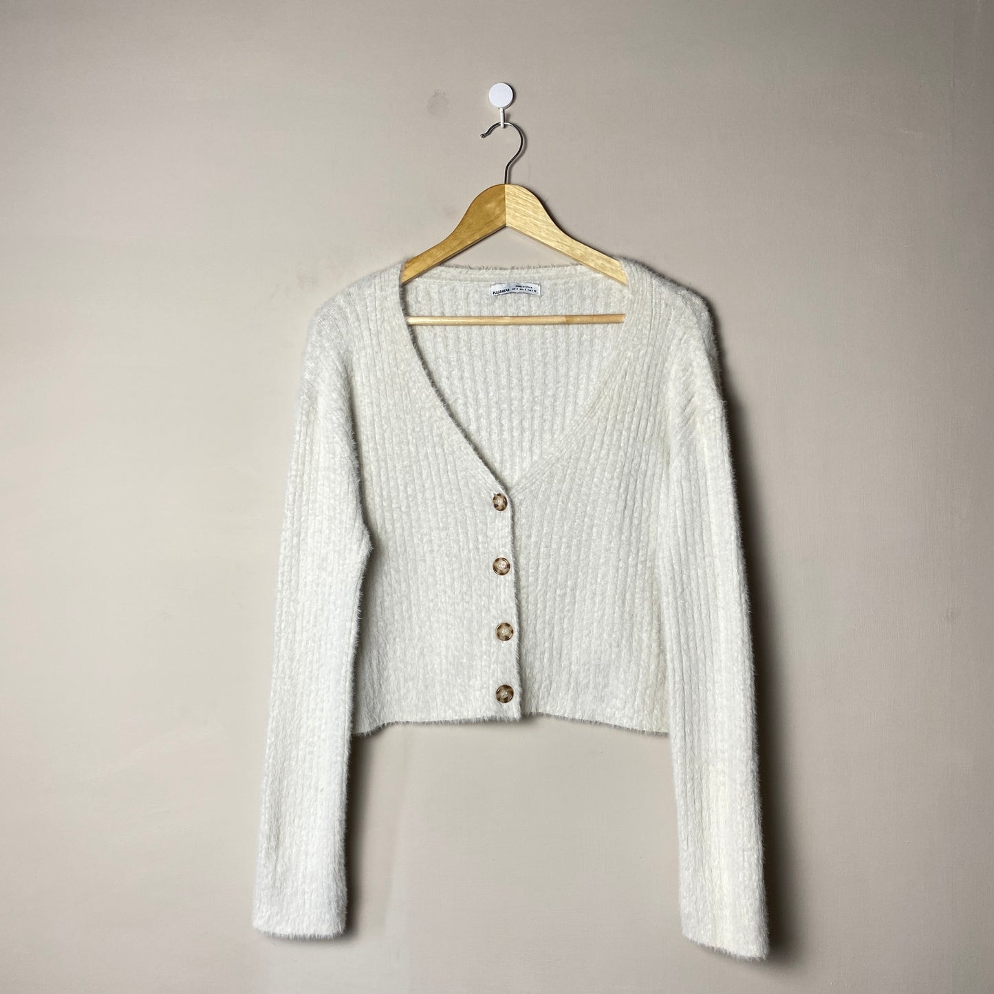 white-fuzzy-cropped-cardigan-194