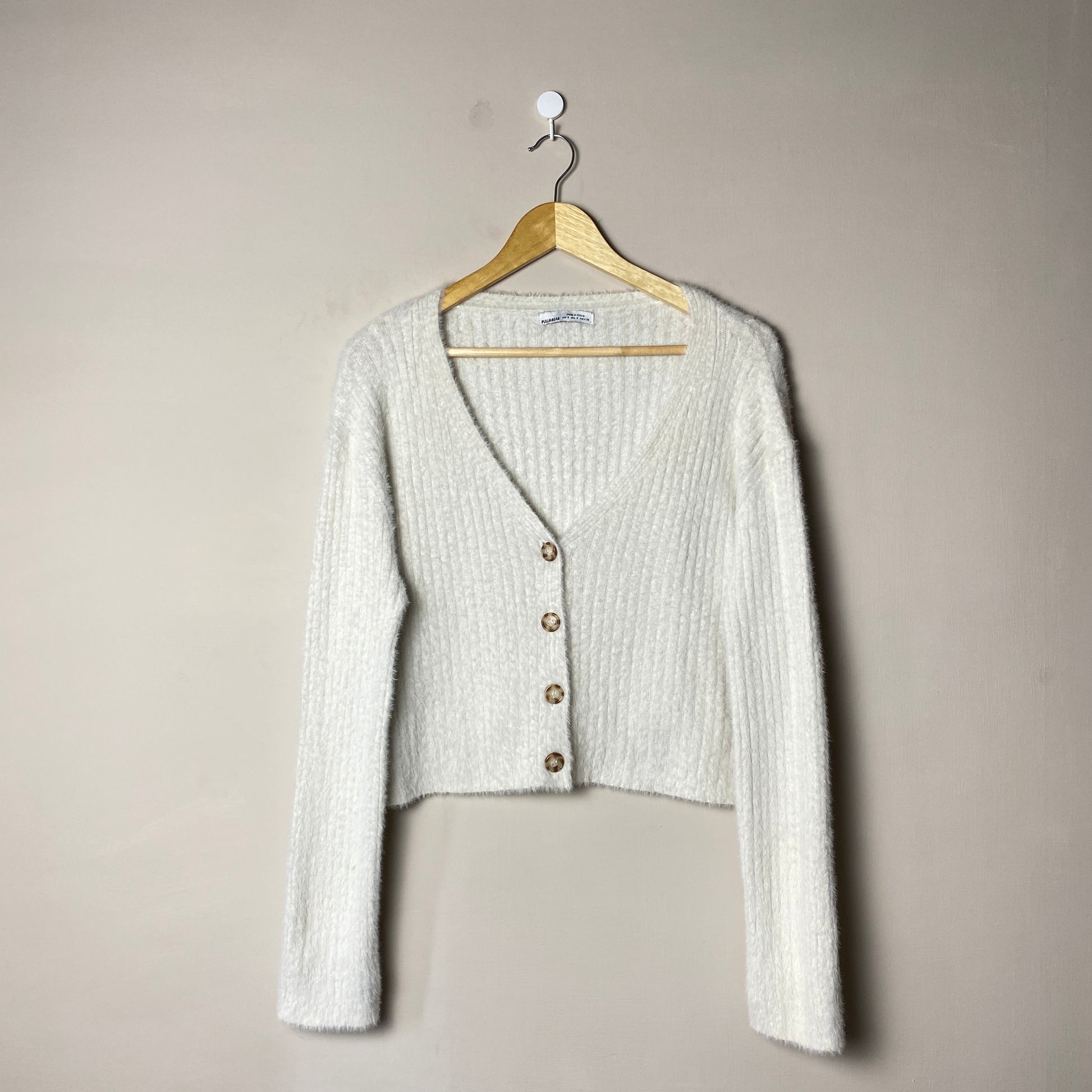 white-fuzzy-cropped-cardigan-194