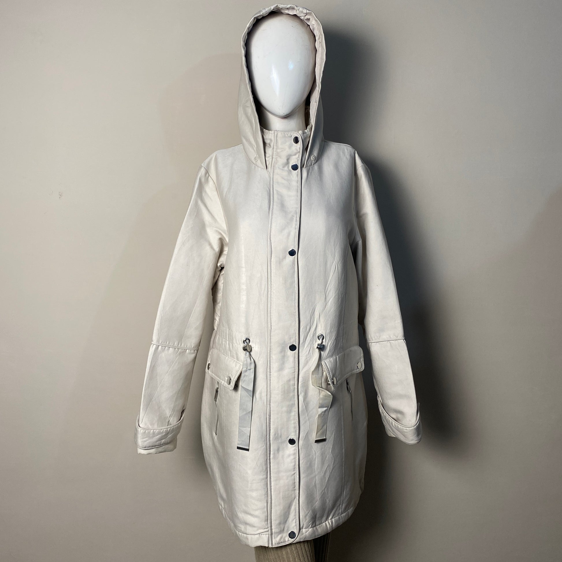 white-hooded-parka-coat-080