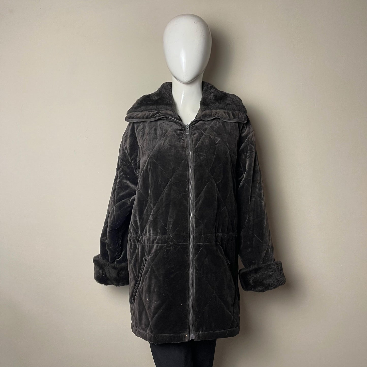 quilted-velvet-zip-front-coat-084